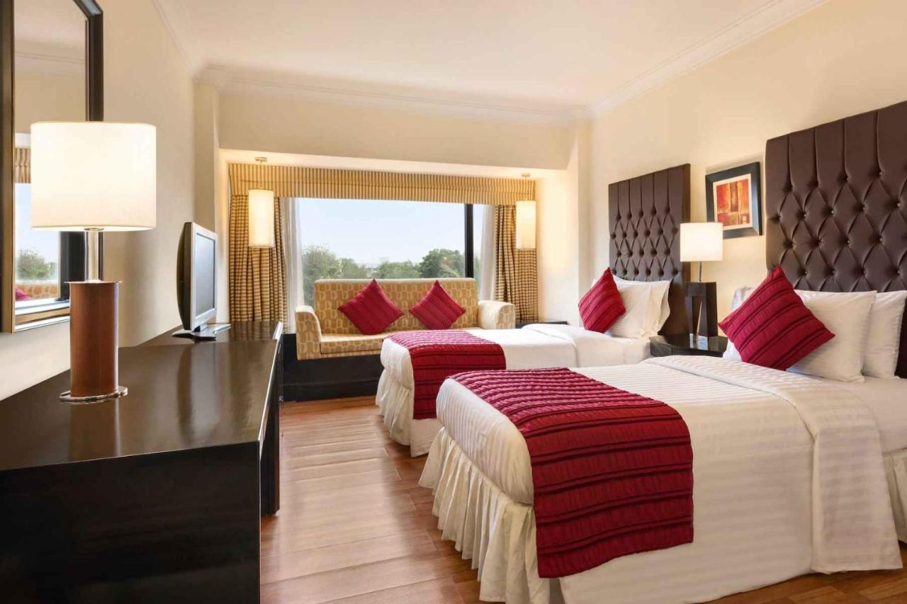 Ramada Plaza By Wyndham Karachi Airport Hotel Exteriör bild A room at the hotel