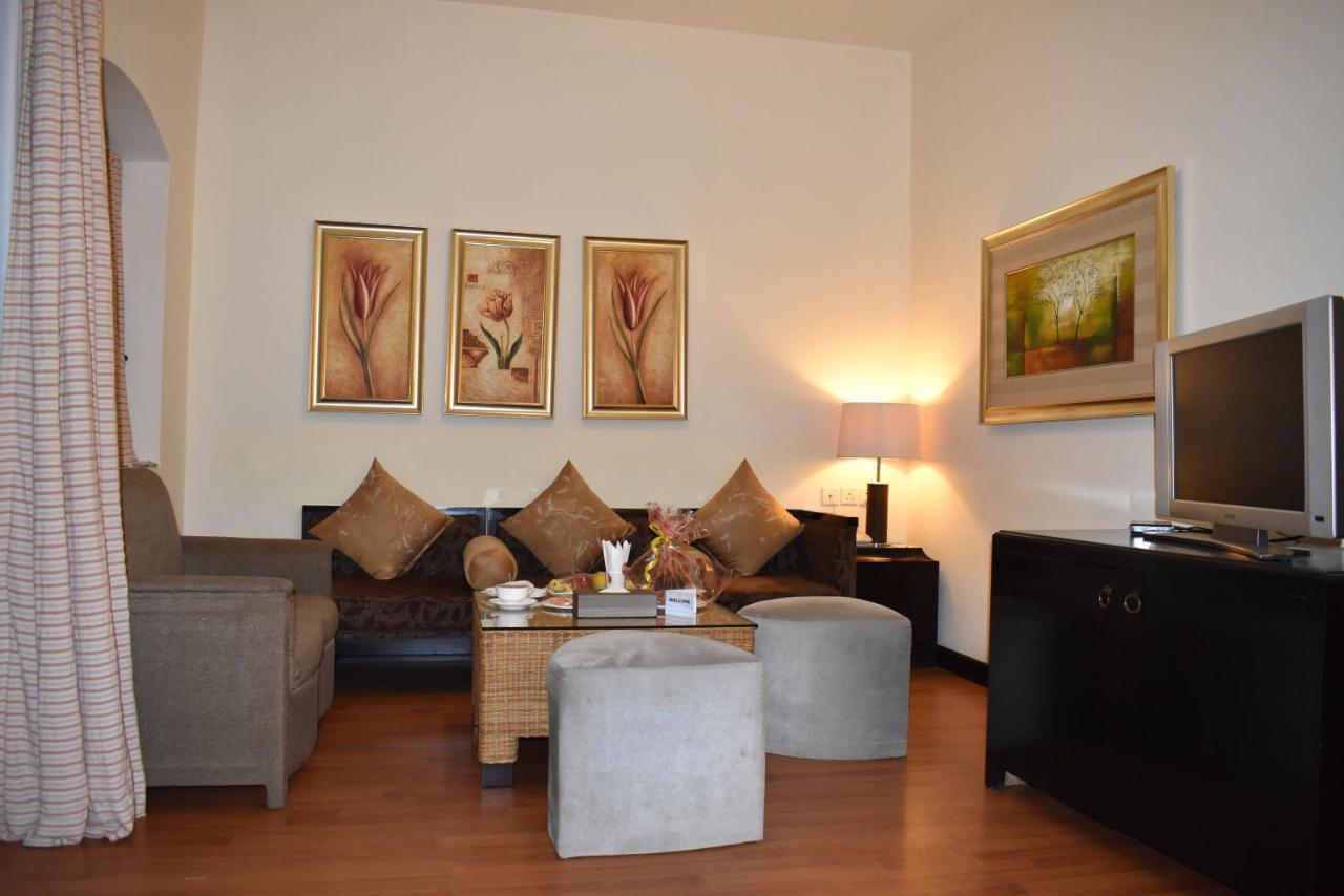 Ramada Plaza By Wyndham Karachi Airport Hotel Exteriör bild Living room