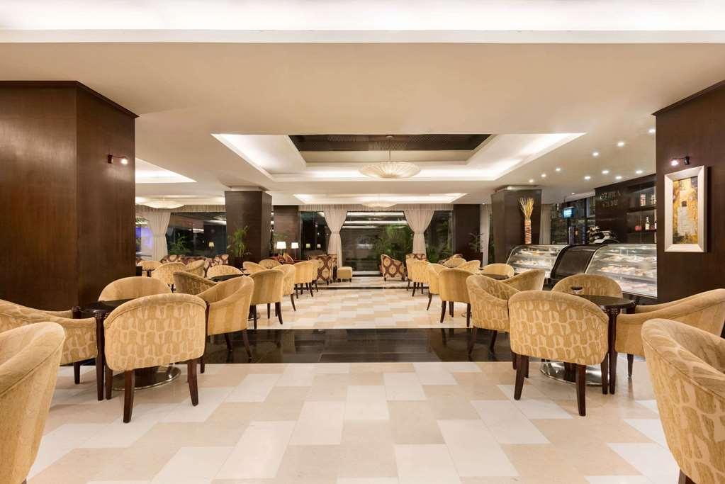 Ramada Plaza By Wyndham Karachi Airport Hotel Bekvämligheter bild The lobby