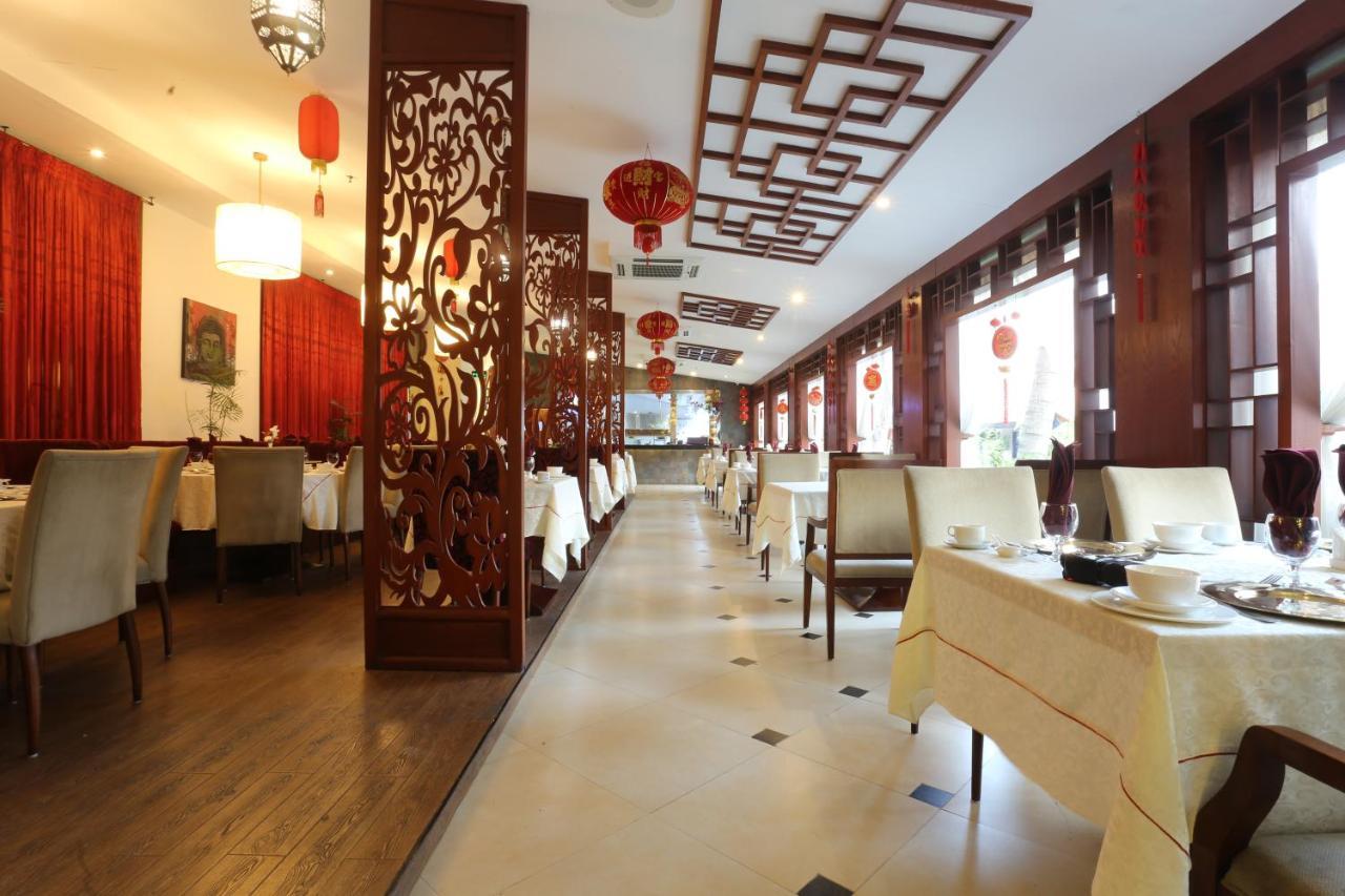 Ramada Plaza By Wyndham Karachi Airport Hotel Exteriör bild Interior of a restaurant in Beijing