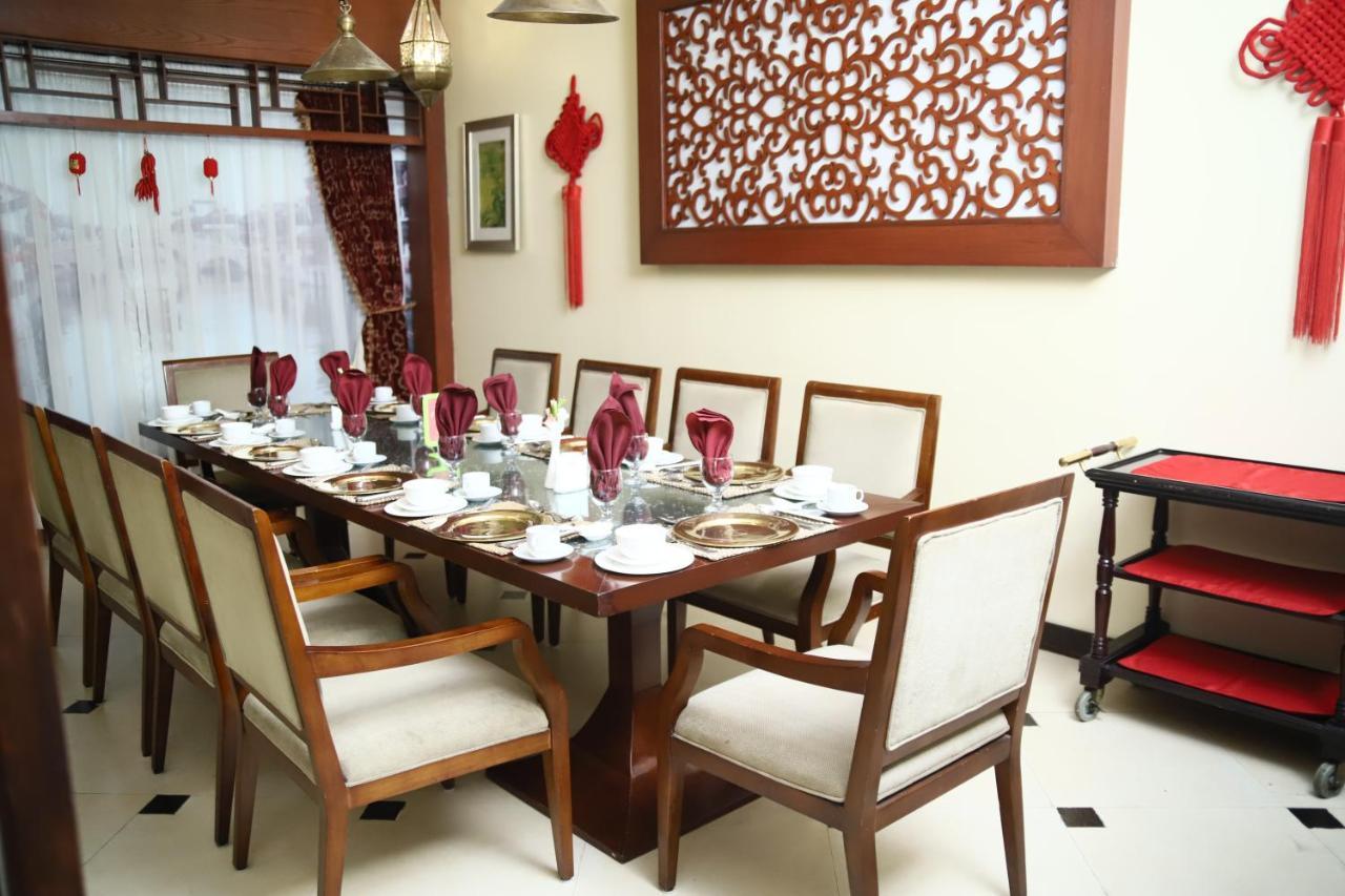 Ramada Plaza By Wyndham Karachi Airport Hotel Exteriör bild A dining room in a house in Malaysia