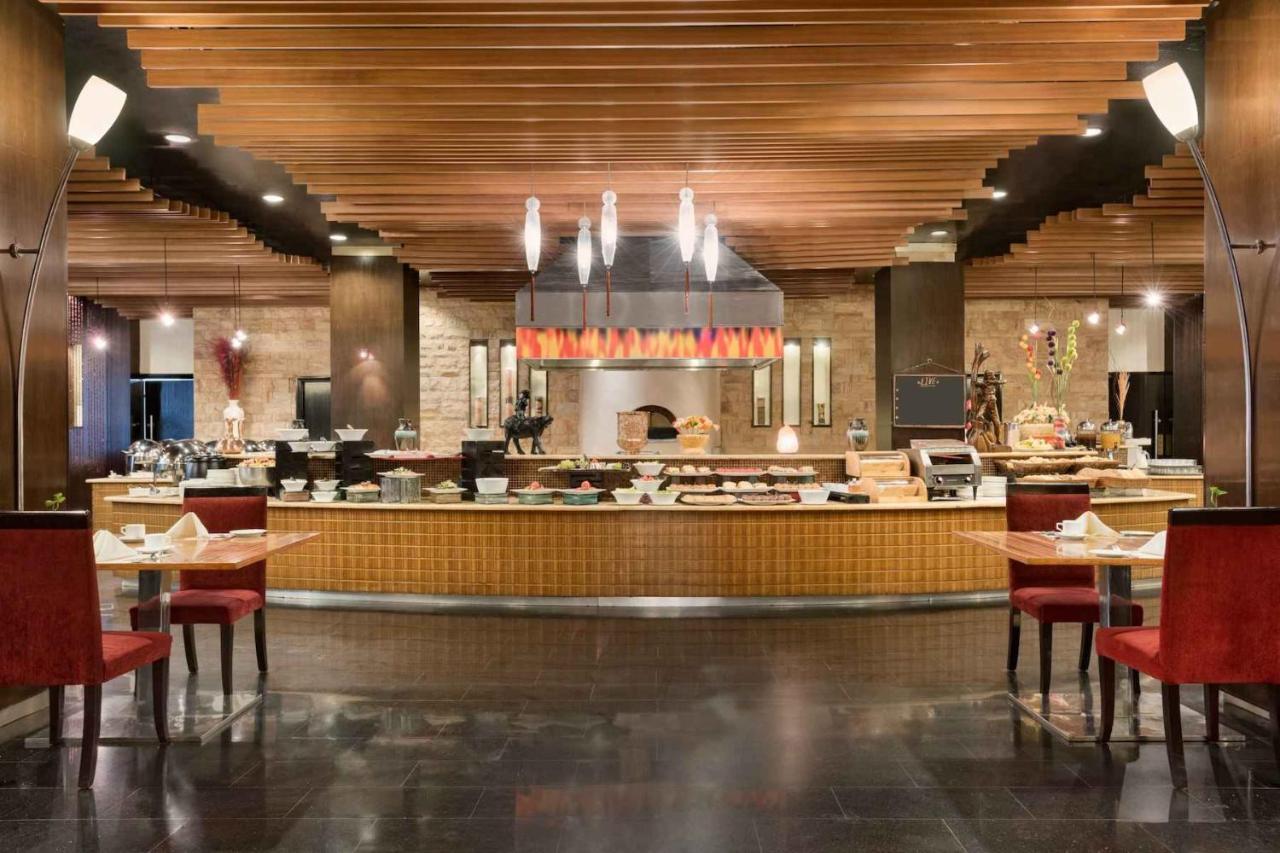 Ramada Plaza By Wyndham Karachi Airport Hotel Exteriör bild The restaurant