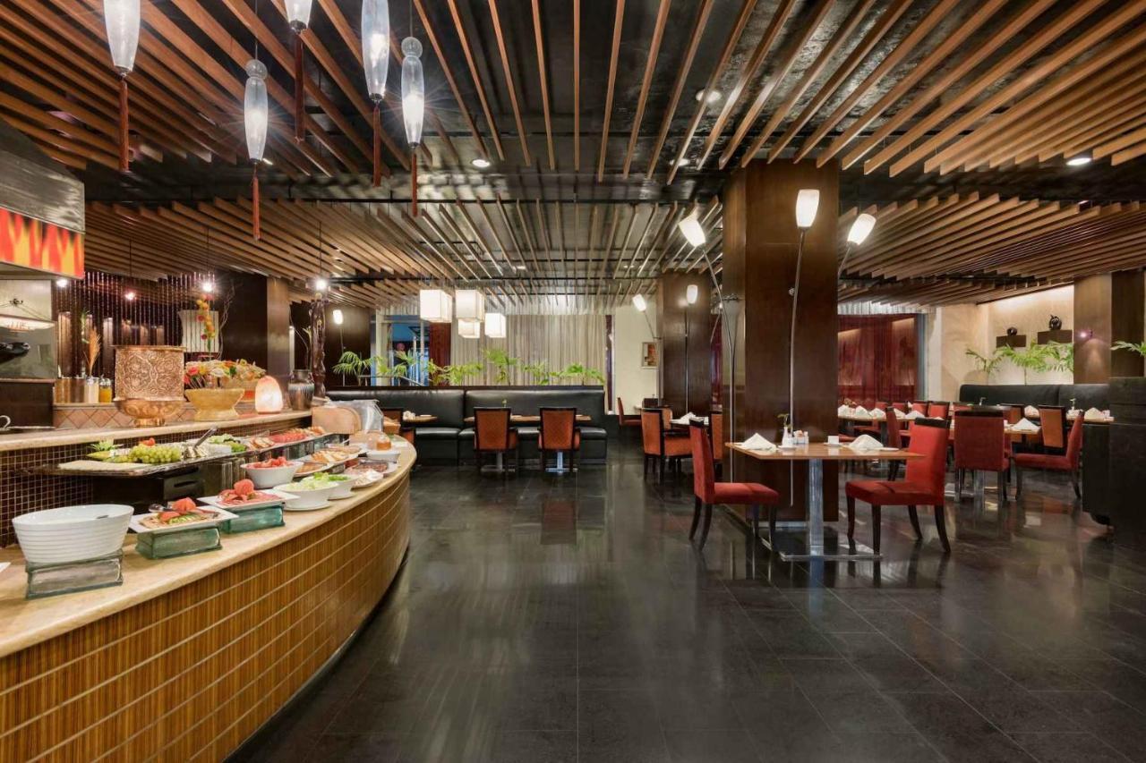 Ramada Plaza By Wyndham Karachi Airport Hotel Exteriör bild The restaurant